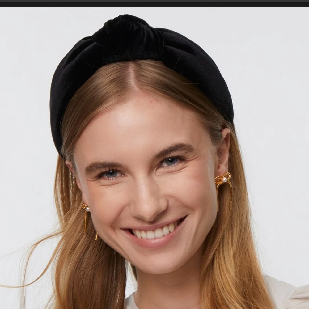 Black velvet Lele Sadoughi headband